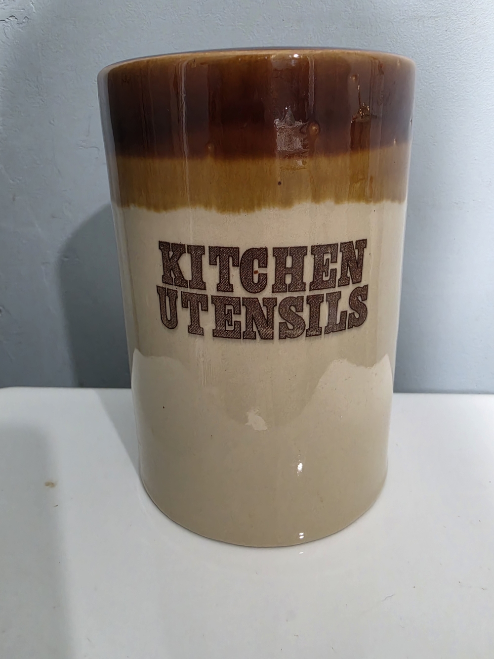 Ceramic Kitchen Utensil Crock in Brown and Cream